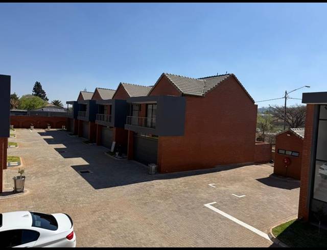 3 BEDROOM TOWNHOUSE FOR SALE IN ERASMIA